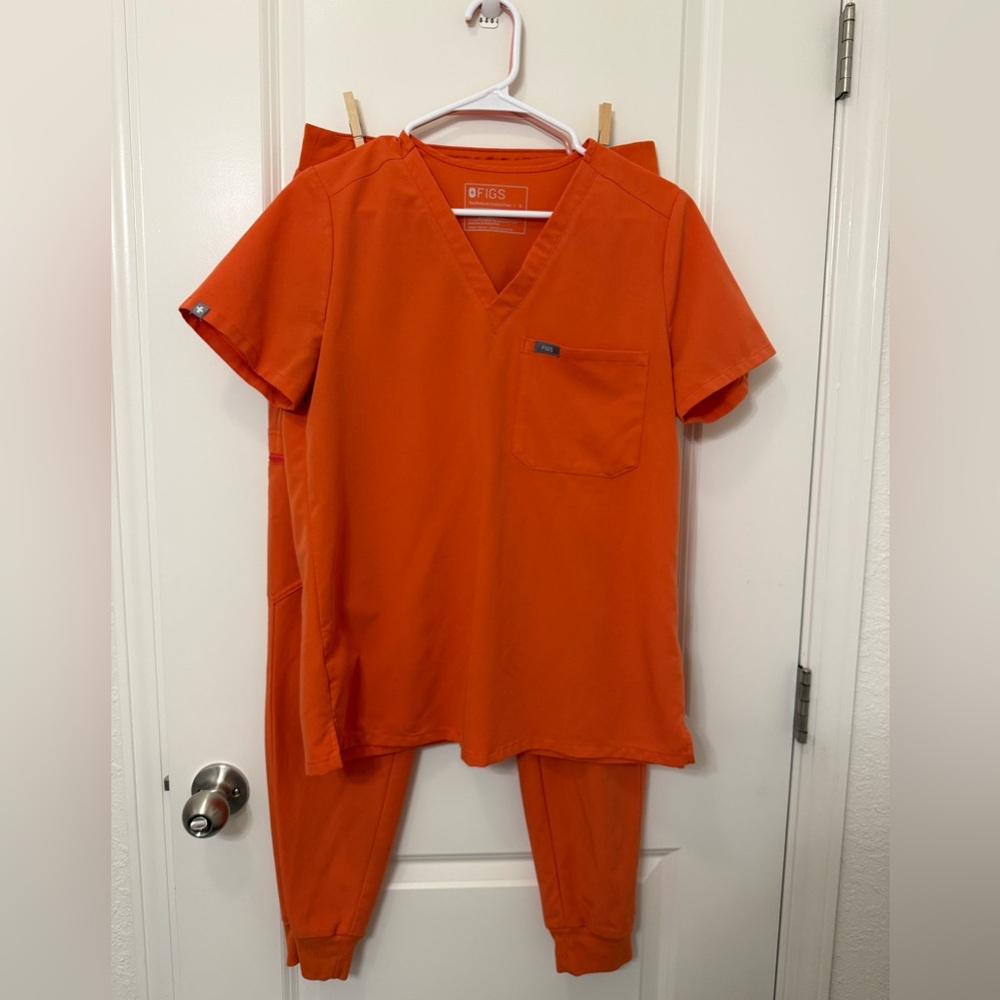 FIGS Orange Scrub Set